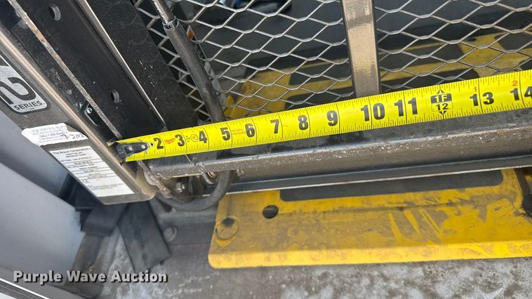 image for item ER2469 2013 Ford E450 shuttle bus