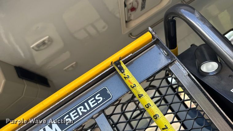 image for item ER2469 2013 Ford E450 shuttle bus