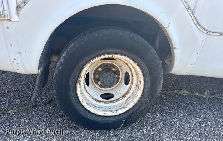 image for item ER2469 2013 Ford E450 shuttle bus