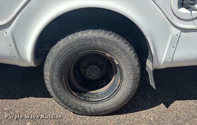 image for item ER2469 2013 Ford E450 shuttle bus