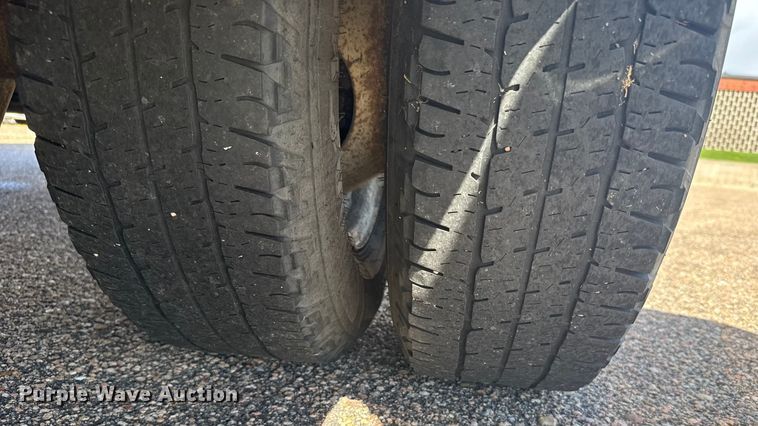 image for item ER2469 2013 Ford E450 shuttle bus