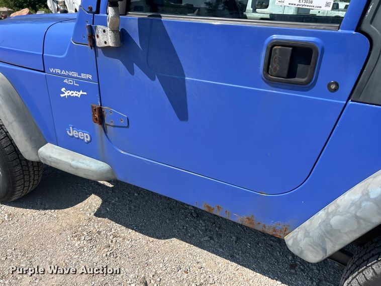 image for item ET3038 1998 Jeep Wrangler Sport SUV
