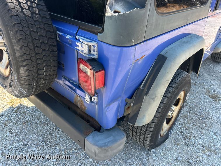 image for item ET3038 1998 Jeep Wrangler Sport SUV