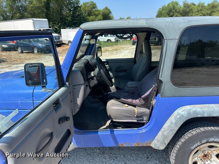 image for item ET3038 1998 Jeep Wrangler Sport SUV