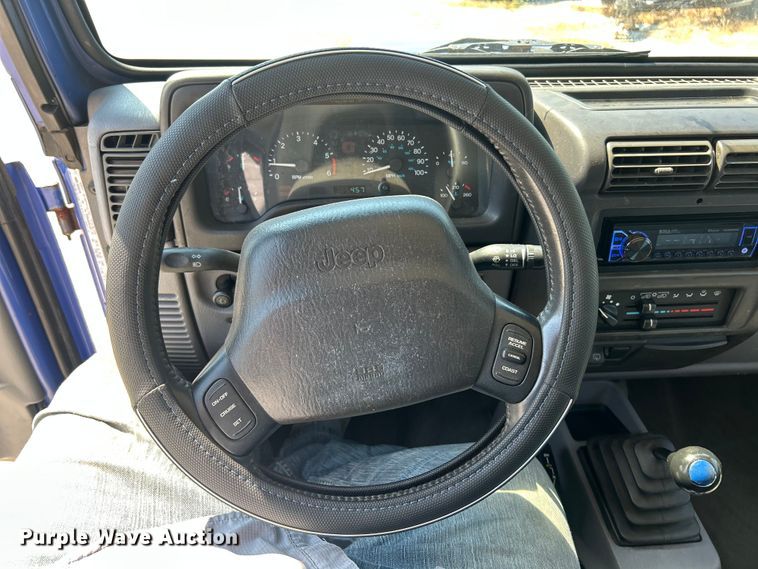 image for item ET3038 1998 Jeep Wrangler Sport SUV