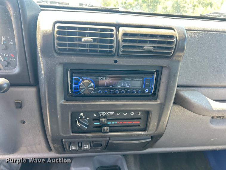 image for item ET3038 1998 Jeep Wrangler Sport SUV