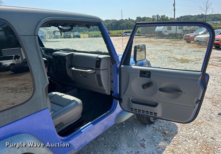 image for item ET3038 1998 Jeep Wrangler Sport SUV