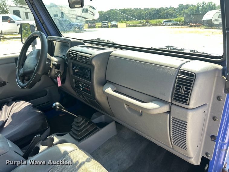 image for item ET3038 1998 Jeep Wrangler Sport SUV