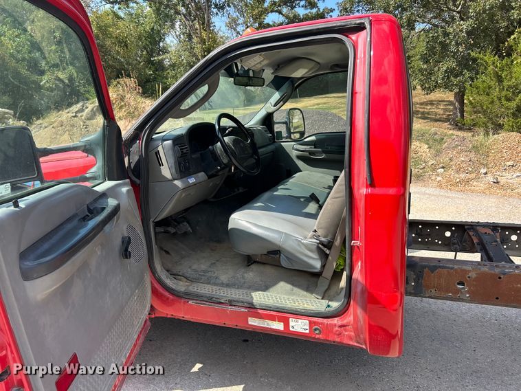 image for item ET3189 2006 Ford F450 XL Super Duty  truck cab and chassis