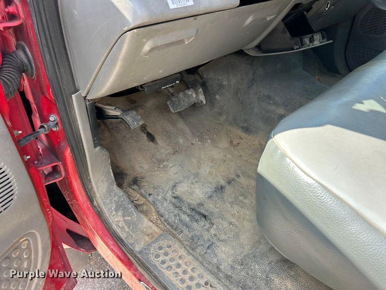 image for item ET3189 2006 Ford F450 XL Super Duty  truck cab and chassis