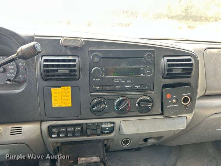 image for item ET3189 2006 Ford F450 XL Super Duty  truck cab and chassis