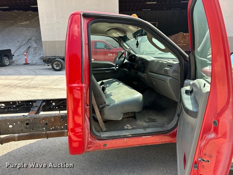 image for item ET3189 2006 Ford F450 XL Super Duty  truck cab and chassis