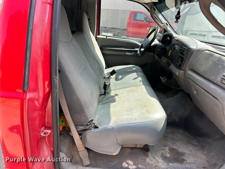 image for item ET3189 2006 Ford F450 XL Super Duty  truck cab and chassis