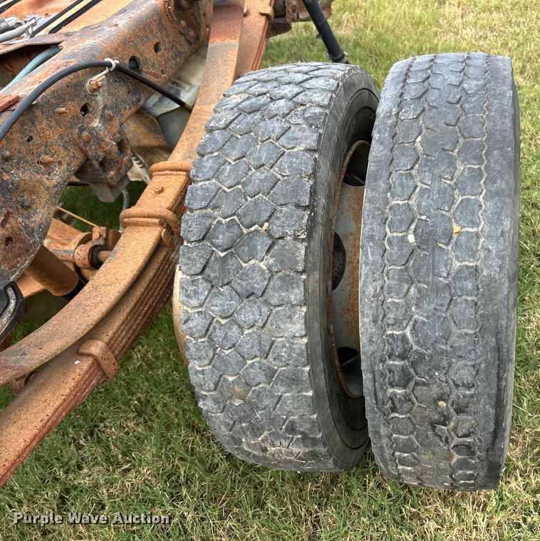 image for item ET3190 2000 Ford F450 Super Duty XL truck cab and chassis