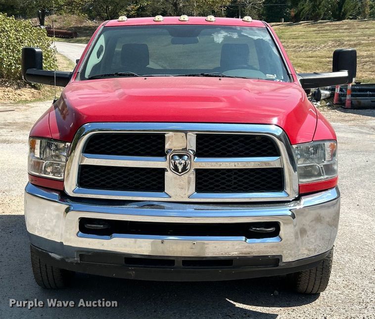 image for item ET3191 2015 RAM 3500HD truck cab and chassis