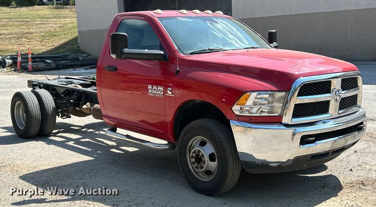 image for item ET3191 2015 RAM 3500HD truck cab and chassis