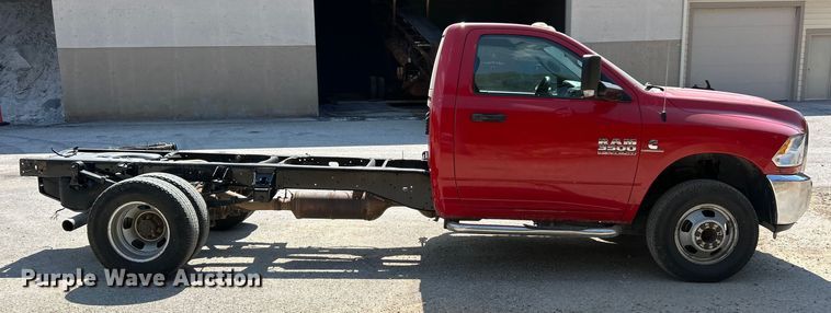 image for item ET3191 2015 RAM 3500HD truck cab and chassis