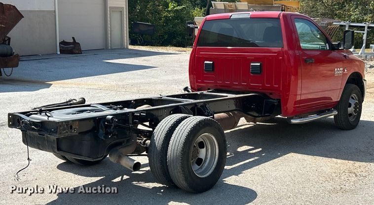 image for item ET3191 2015 RAM 3500HD truck cab and chassis