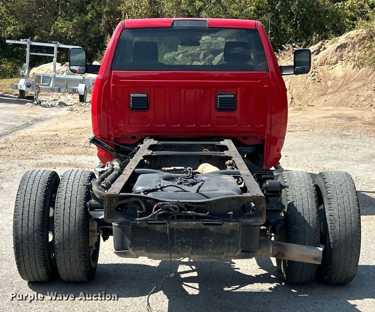 image for item ET3191 2015 RAM 3500HD truck cab and chassis