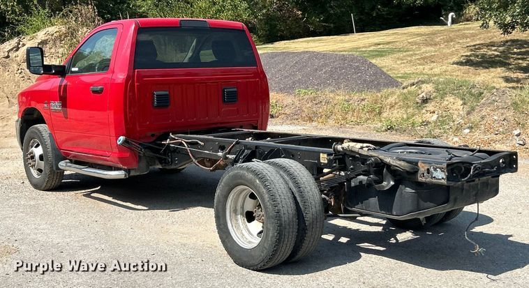 image for item ET3191 2015 RAM 3500HD truck cab and chassis