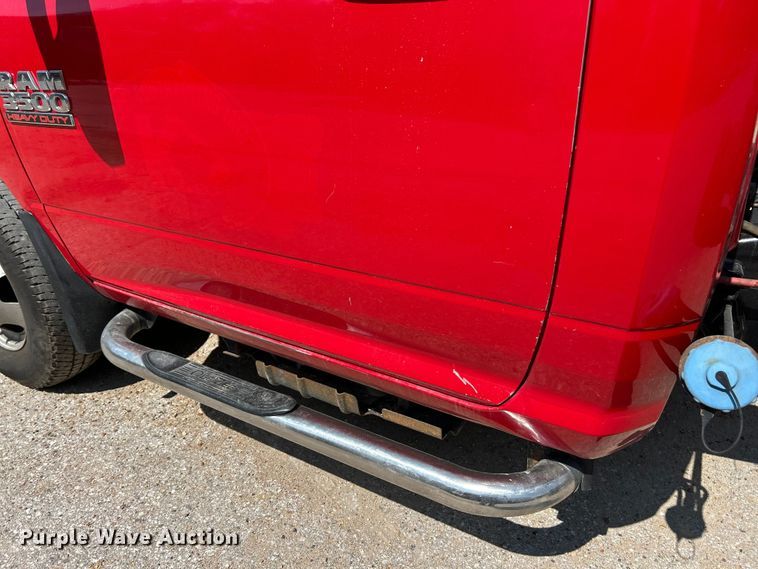 image for item ET3191 2015 RAM 3500HD truck cab and chassis