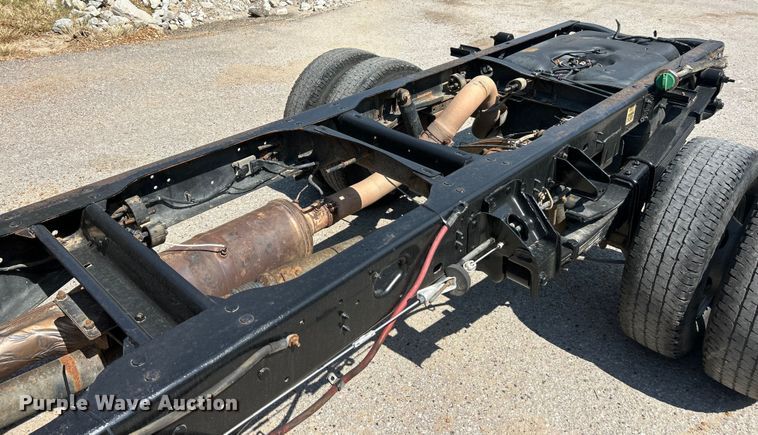 image for item ET3191 2015 RAM 3500HD truck cab and chassis