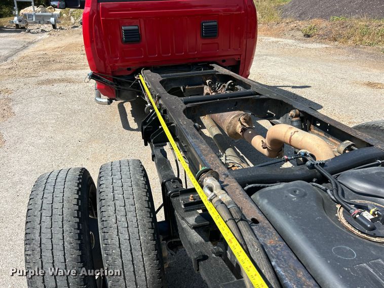 image for item ET3191 2015 RAM 3500HD truck cab and chassis