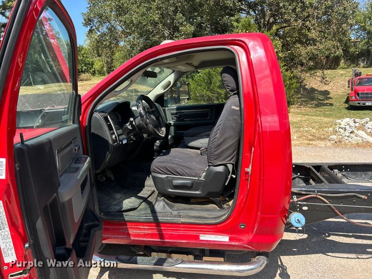 image for item ET3191 2015 RAM 3500HD truck cab and chassis