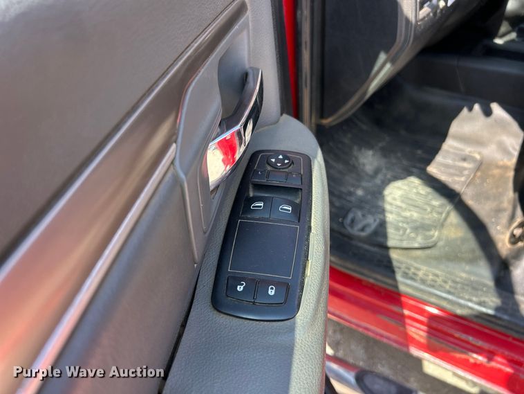 image for item ET3191 2015 RAM 3500HD truck cab and chassis