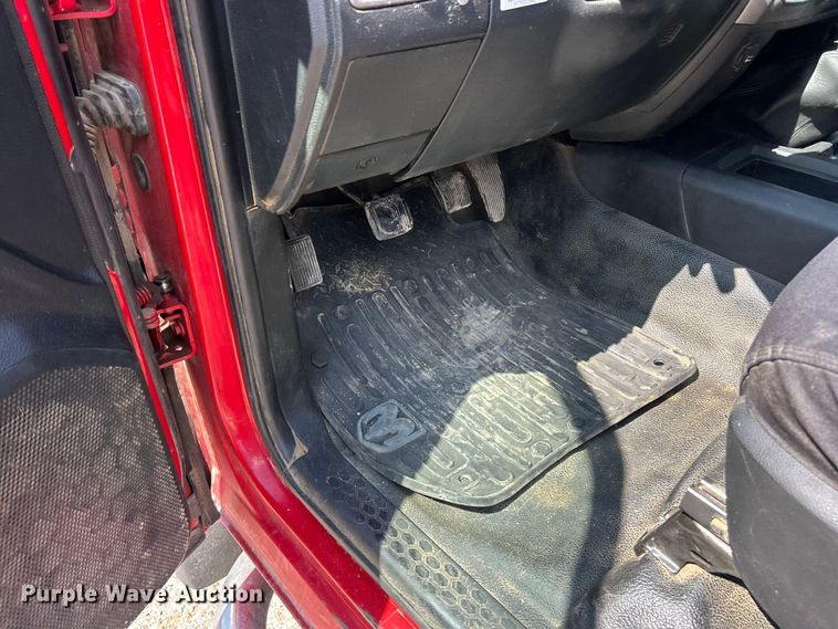 image for item ET3191 2015 RAM 3500HD truck cab and chassis