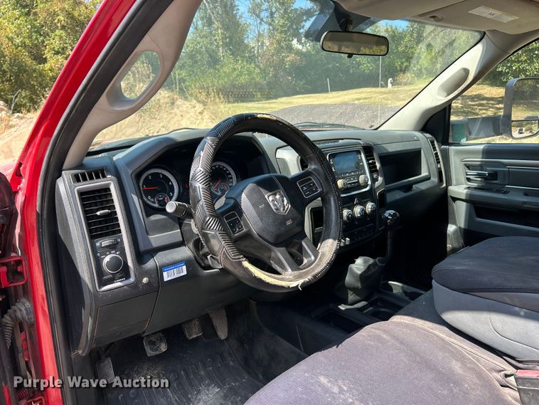 image for item ET3191 2015 RAM 3500HD truck cab and chassis