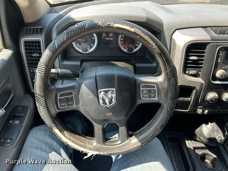 image for item ET3191 2015 RAM 3500HD truck cab and chassis