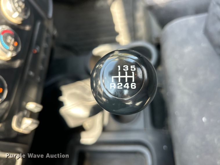 image for item ET3191 2015 RAM 3500HD truck cab and chassis