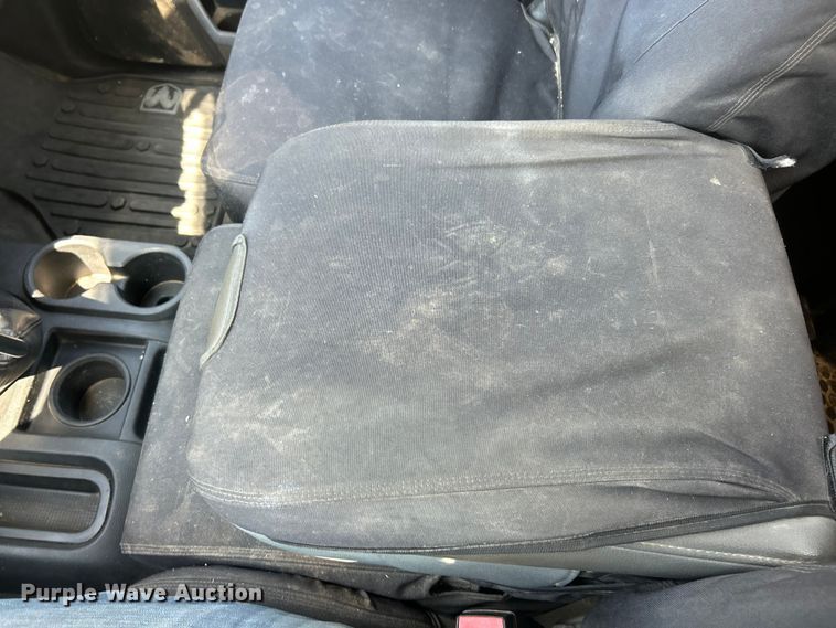 image for item ET3191 2015 RAM 3500HD truck cab and chassis