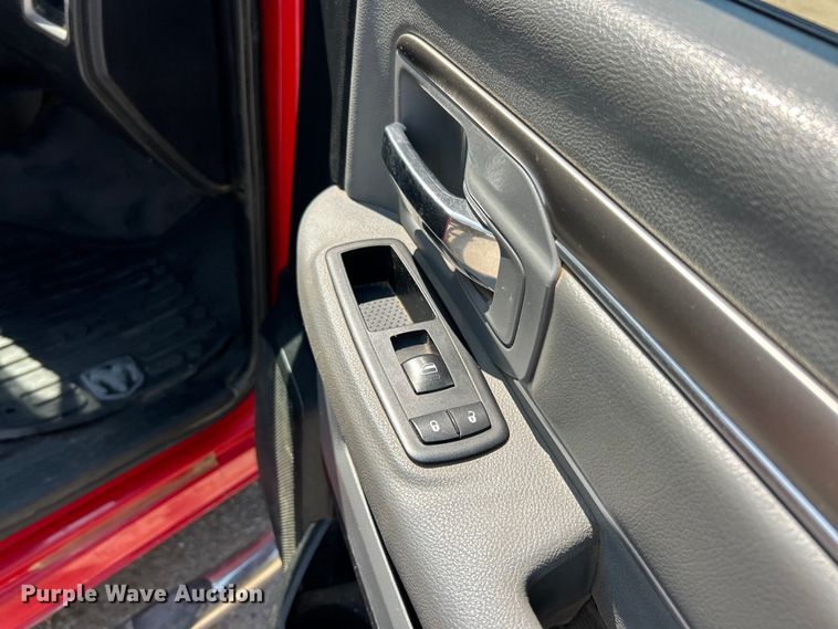 image for item ET3191 2015 RAM 3500HD truck cab and chassis