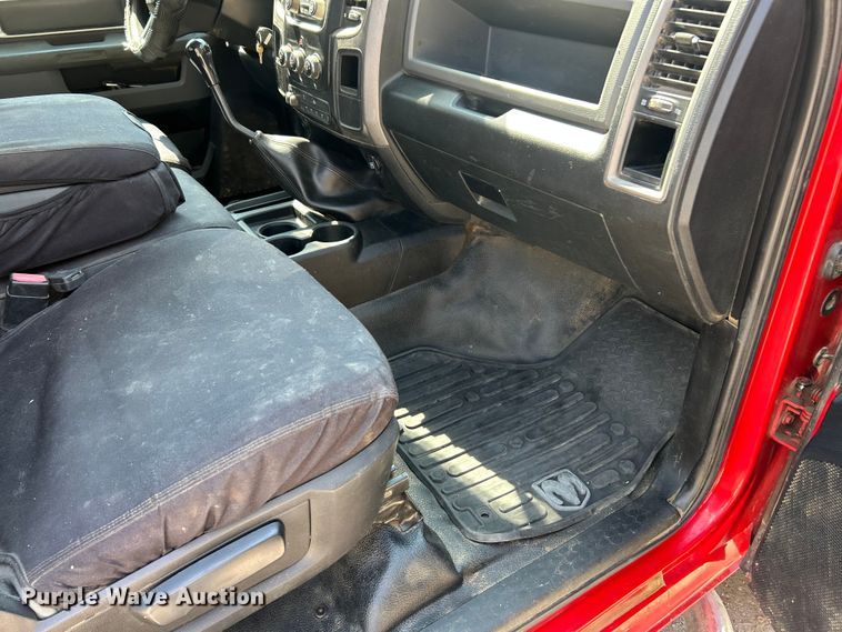 image for item ET3191 2015 RAM 3500HD truck cab and chassis