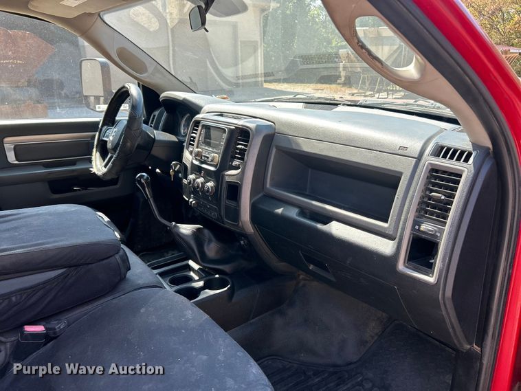 image for item ET3191 2015 RAM 3500HD truck cab and chassis