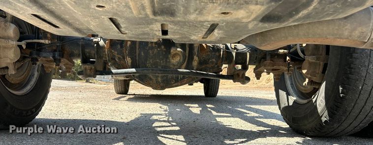 image for item ET3191 2015 RAM 3500HD truck cab and chassis