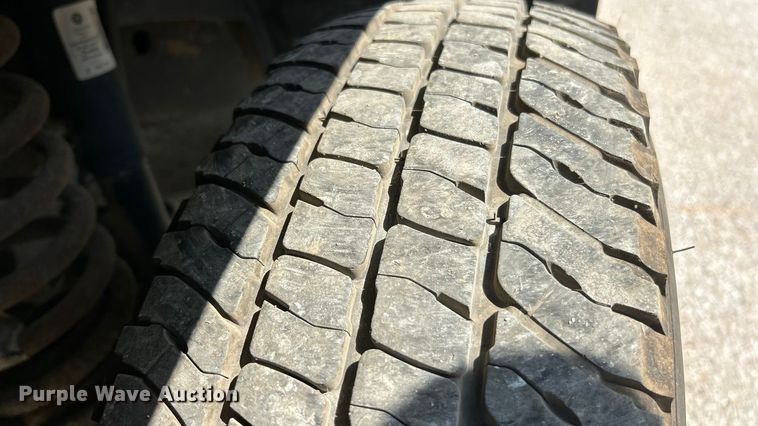 image for item ET3191 2015 RAM 3500HD truck cab and chassis