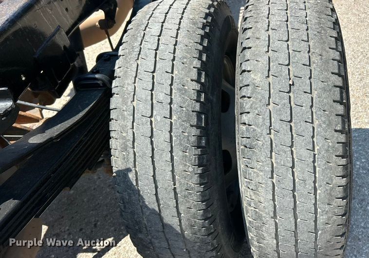 image for item ET3191 2015 RAM 3500HD truck cab and chassis