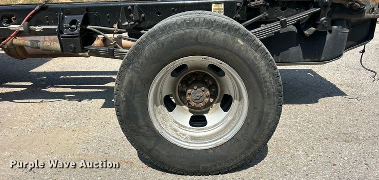 image for item ET3191 2015 RAM 3500HD truck cab and chassis