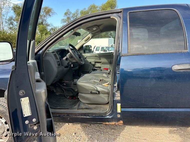 image for item ET3195 2008 Dodge Ram 2500HD Quad Cab pickup truck