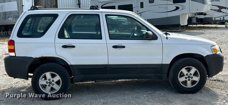 image for item ET3197 2006 Ford Escape XLS SUV