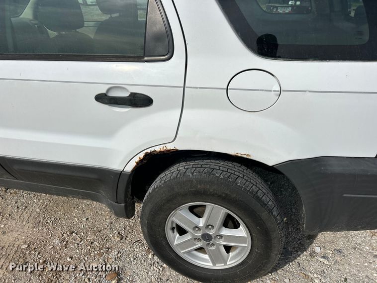 image for item ET3197 2006 Ford Escape XLS SUV