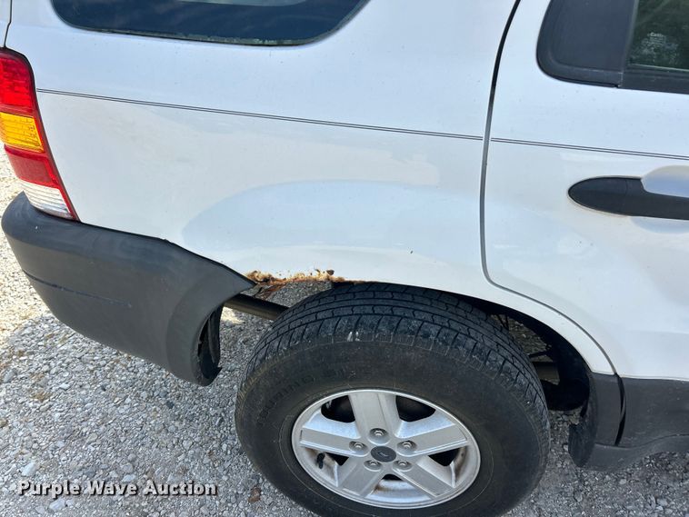 image for item ET3197 2006 Ford Escape XLS SUV