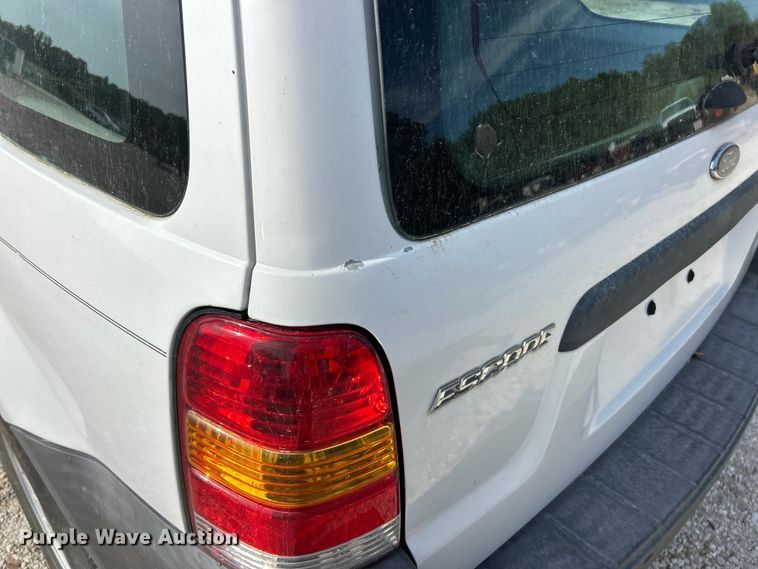 image for item ET3197 2006 Ford Escape XLS SUV