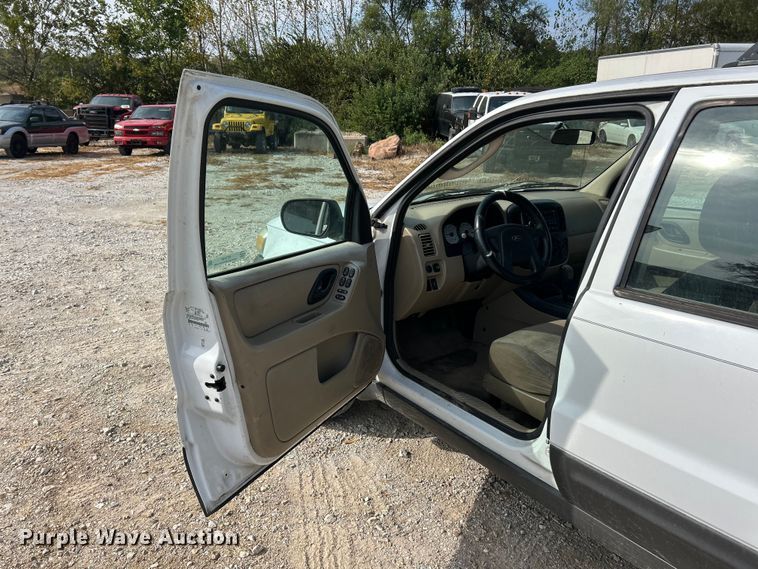 image for item ET3197 2006 Ford Escape XLS SUV