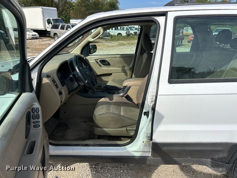 image for item ET3197 2006 Ford Escape XLS SUV