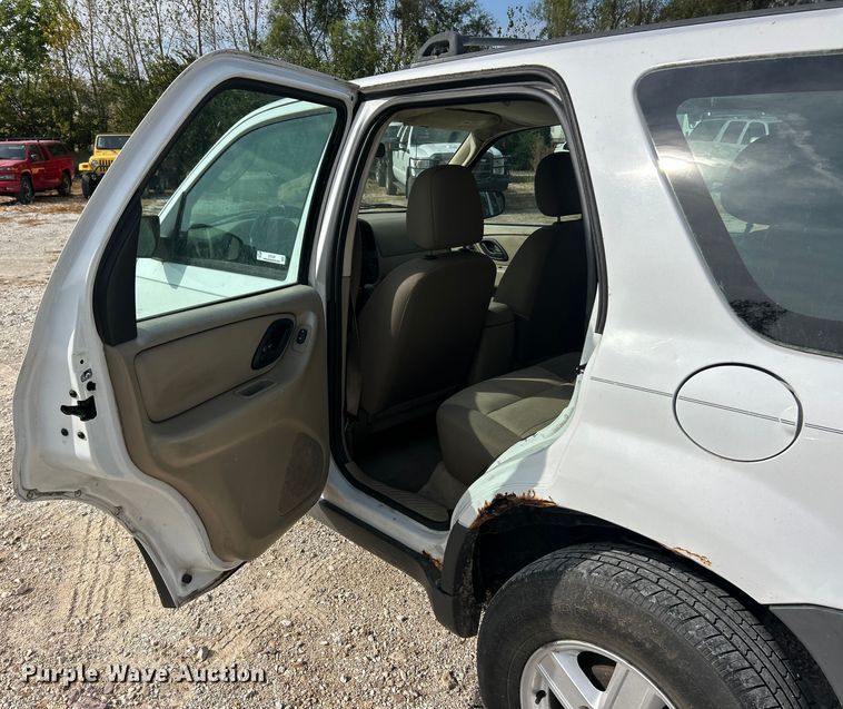 image for item ET3197 2006 Ford Escape XLS SUV