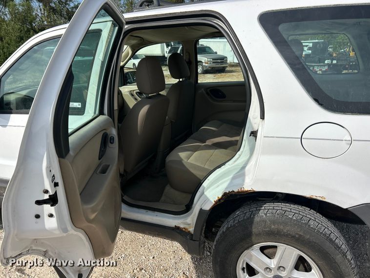 image for item ET3197 2006 Ford Escape XLS SUV